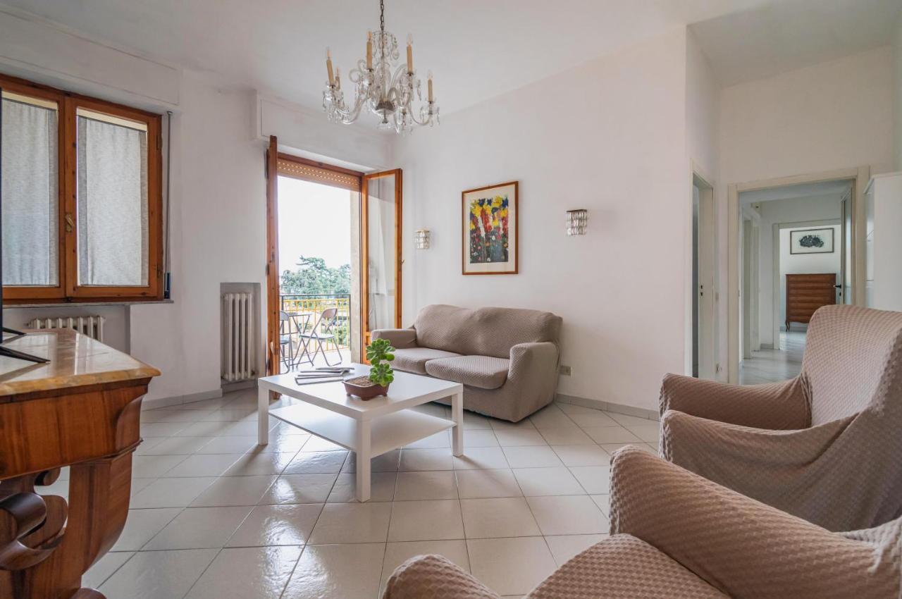 Comfy Flat Steps Away From Siena Station! Apartamento Exterior foto