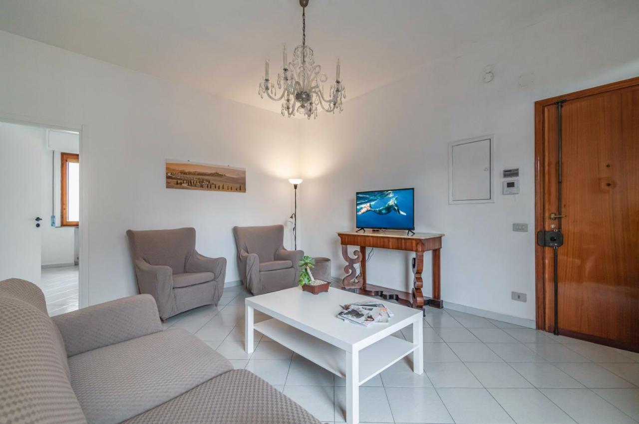 Comfy Flat Steps Away From Siena Station! Apartamento Exterior foto
