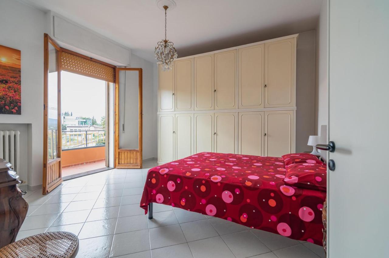 Comfy Flat Steps Away From Siena Station! Apartamento Exterior foto