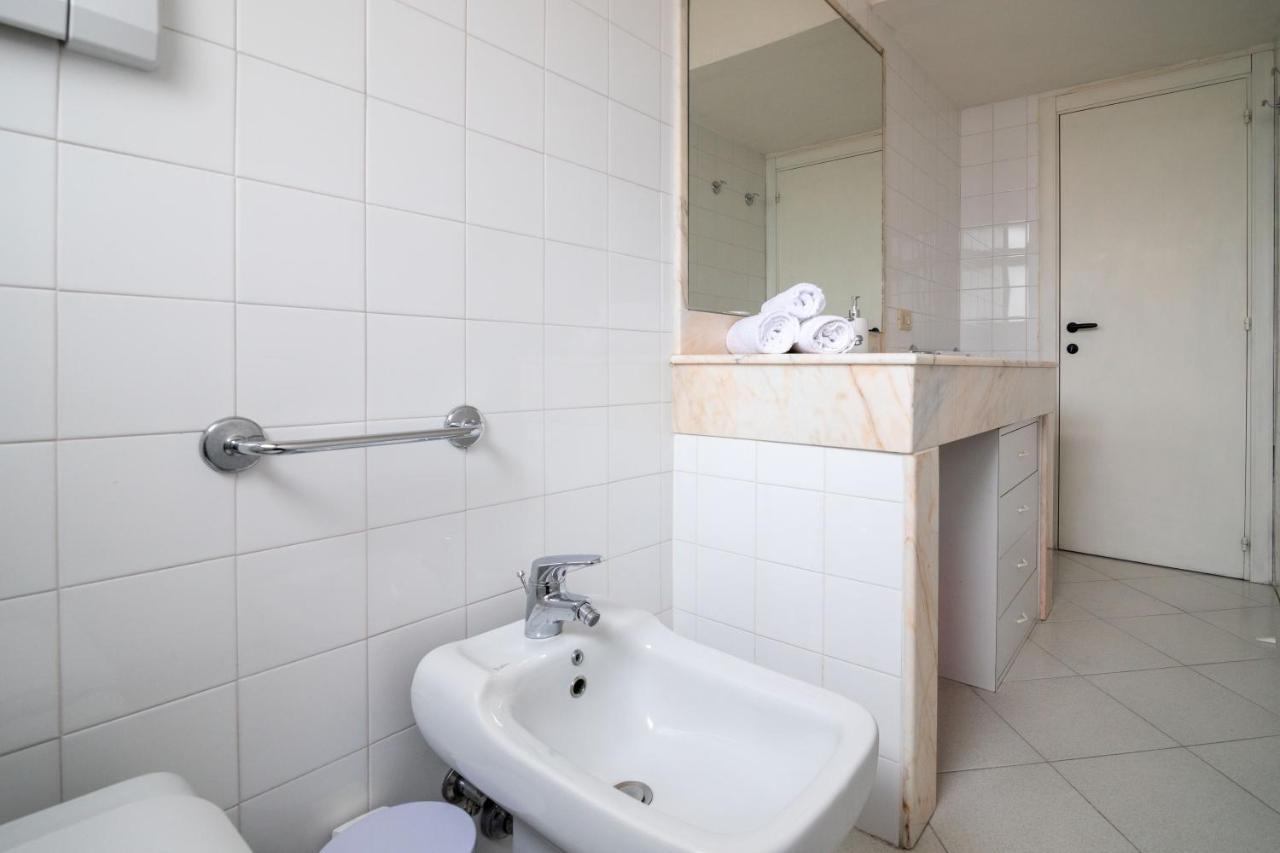 Comfy Flat Steps Away From Siena Station! Apartamento Exterior foto